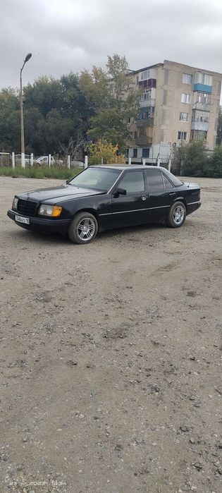 W 124 Mercedes  1990 года