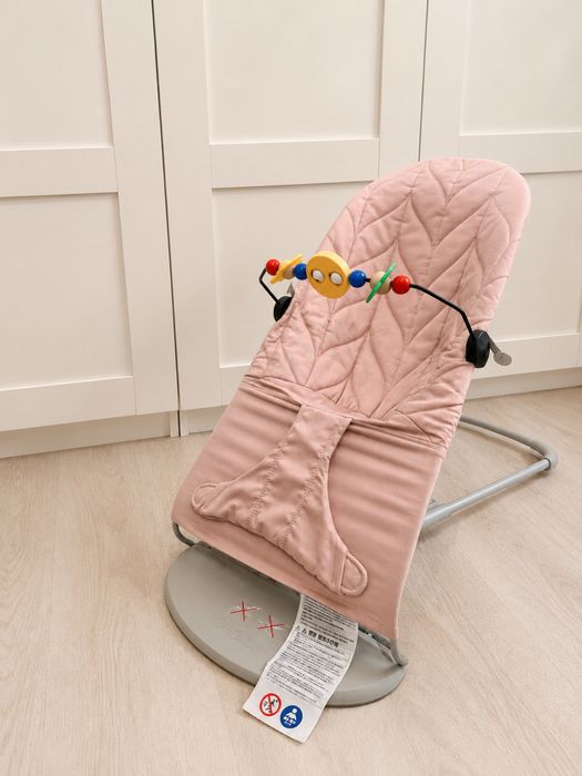 Balansoar BabyBjörn Bliss + jucărie, garanție până în Octombrie 2027