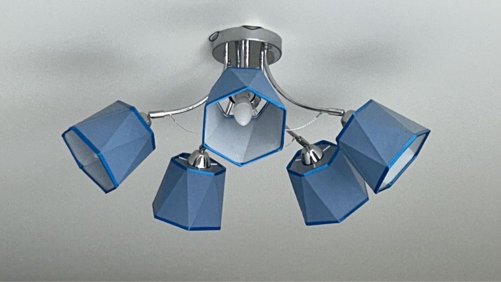 Продам люстру почти новая