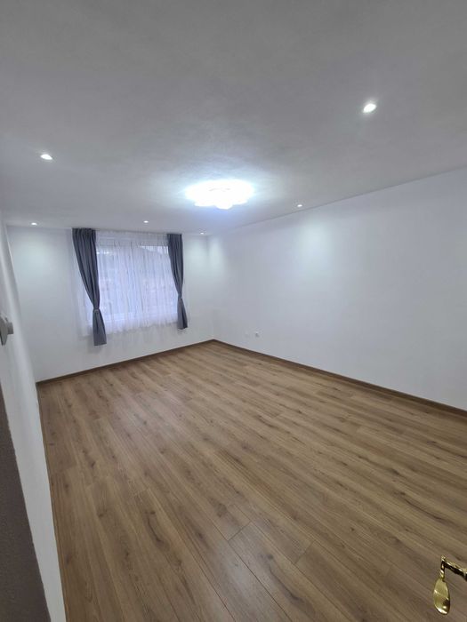 Închiriez apartament