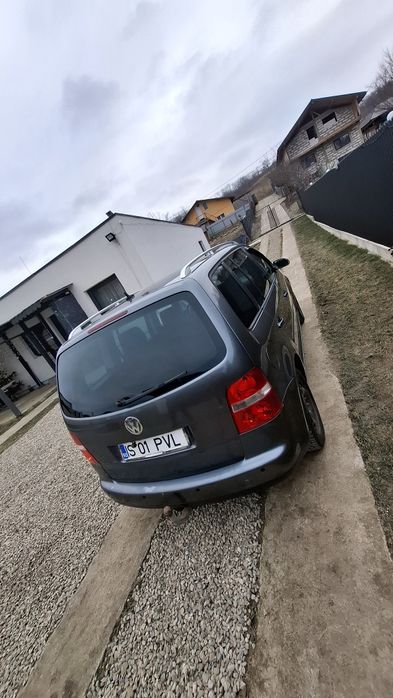 Vând Volkswagen Touran 1.6 FSI