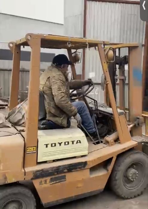 Вилочеый погрузчик кара