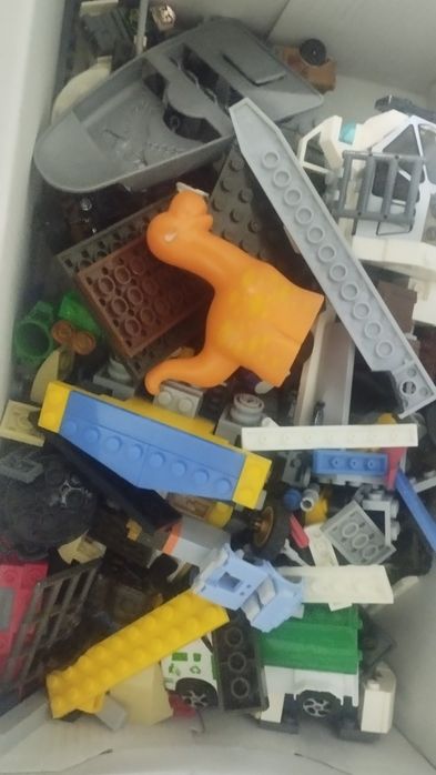 Продам конструкторы, игрушки.