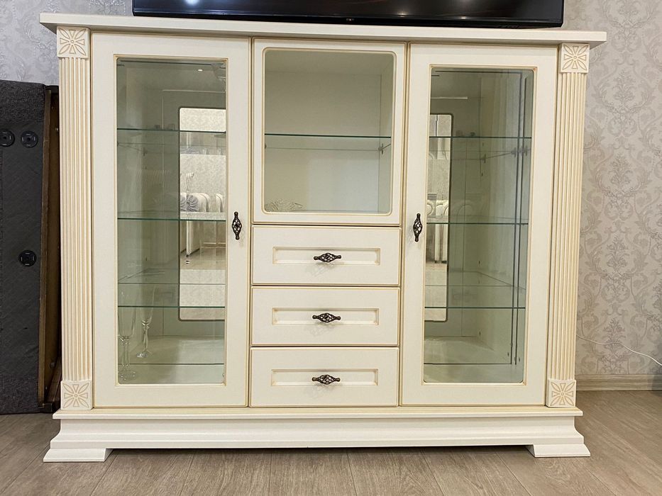 Продам шкаф трюмо