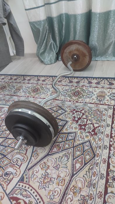 Штанга EZ . Салмағы 67 кг.