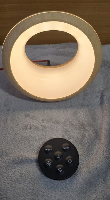 Vând lampa de noptiera cu telecomanda