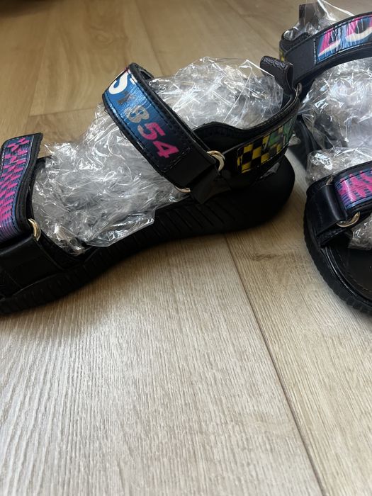 Сандали дамски