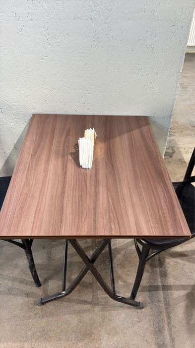 Столы круглый и квадрат