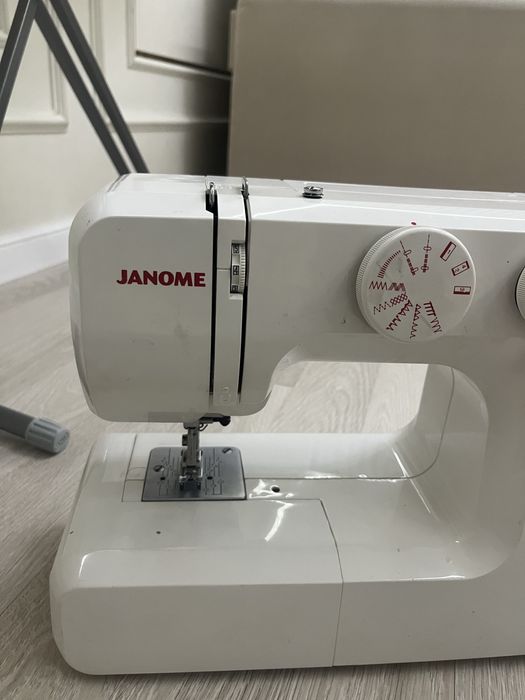 Продам швейную машинку от Janome