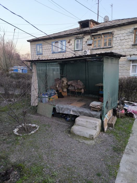 3 х ком квартиру Сергели Спутнике. Первый этаж огород топчан акфа рамы