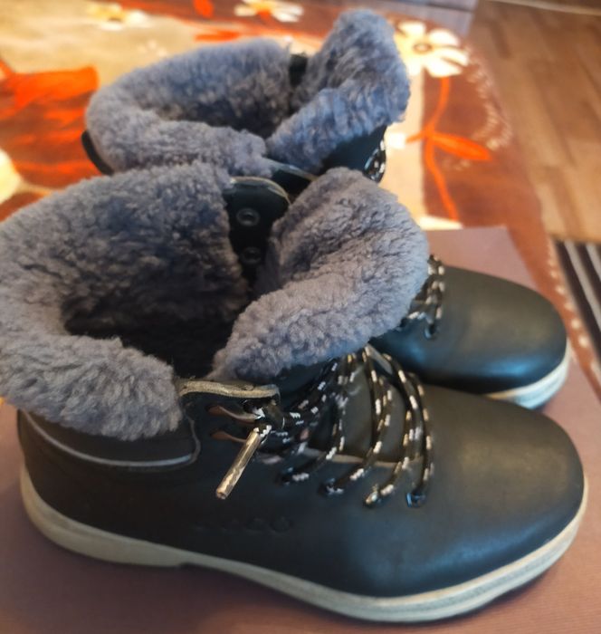 продам детскую  обувь