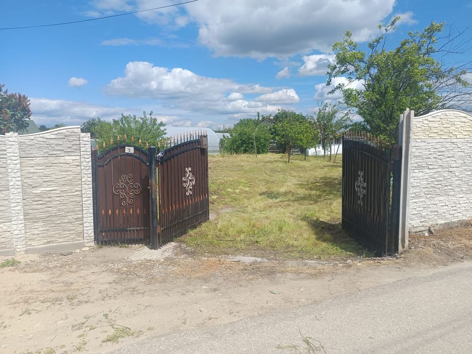 Casa si teren de vanzare