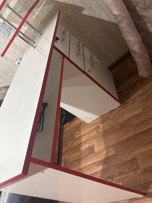 Продам срочно маникюрный стол. ТОРГ