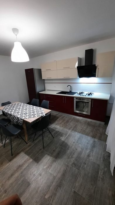 Proprietar inchiriez apartament la casă