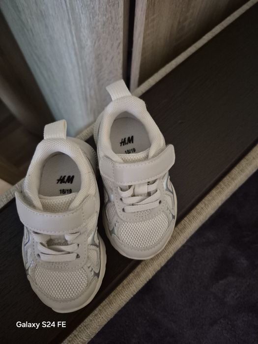 Adidasi universali H&M