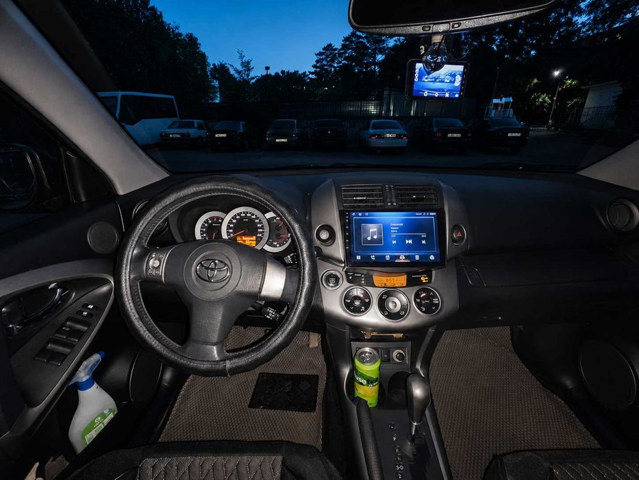 Toyota RAV4 2006г 2.0