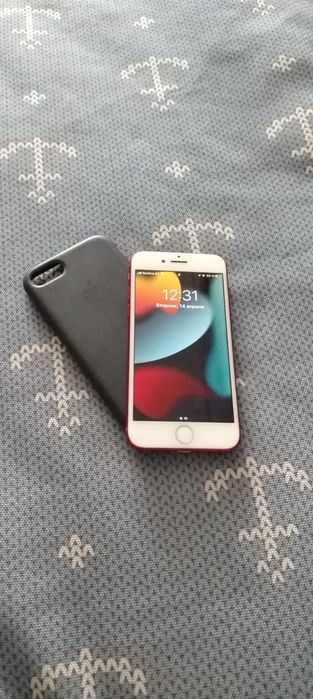 Продам IPhone 7 (Product) Red