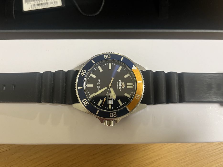 Ceas Orient automatic se incarca prin miscarea mainii