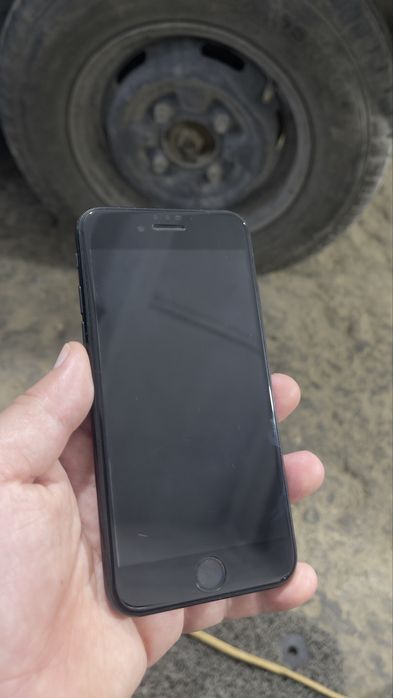 Iphone Se 2020 sotiladi yaxshi xolatda avaylab ishlatilgan