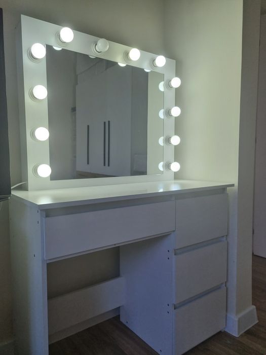 Masa machiaj  vanity