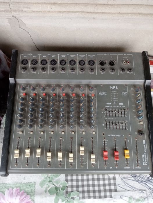 Mixer cu putere și boxe