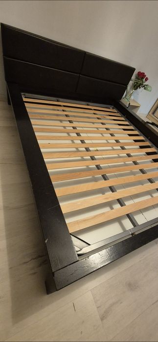 Pat matrimonial Mobexpert din lemn masiv și piele