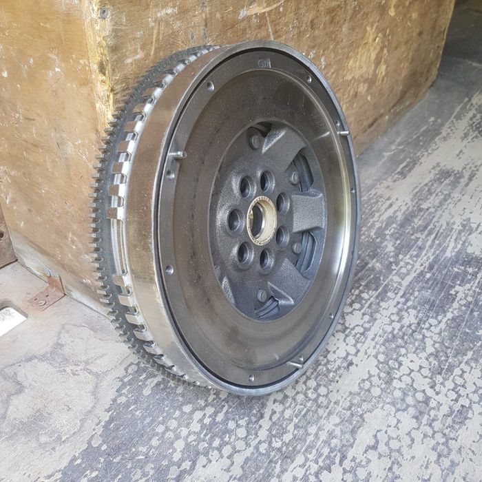 маховик luk 415 0261 10,за рено 1.9 дци,нисан примера 1.9 дци