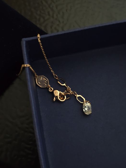 Lantisor Swarovski rose gold floare neagra