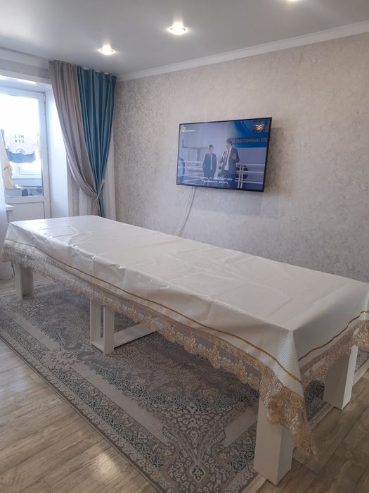 Продется Стол трансформер. Размер 3х90 см.