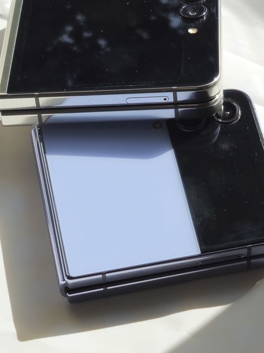 Samsung flip 4  8/256