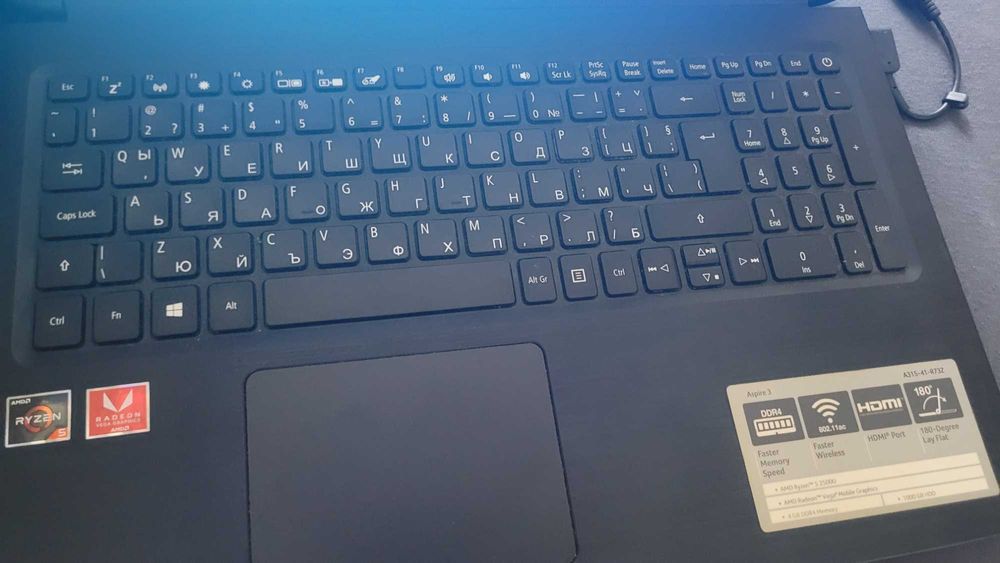 Acer Aspire 3 + безжична мишка Logitech
