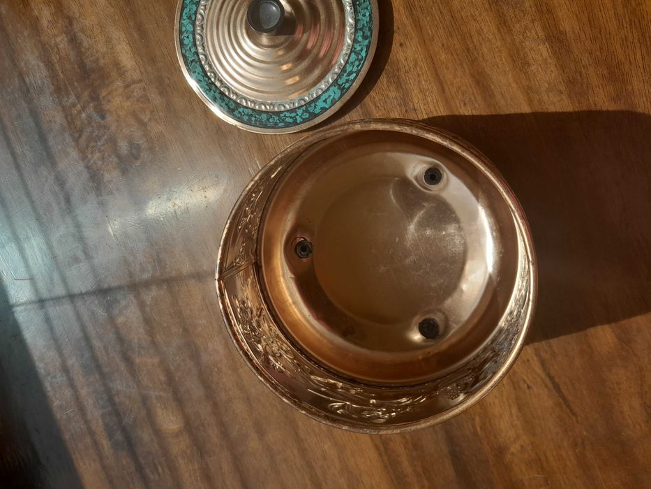 Декоративна кутия на крачета