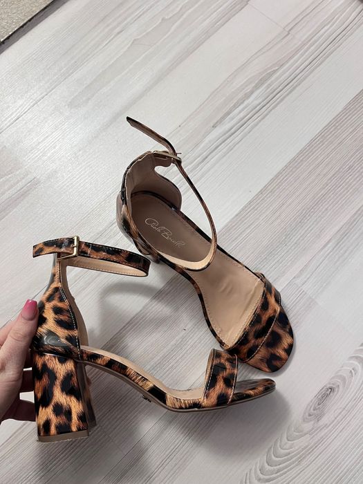 Дамски леопардови обувки на ток