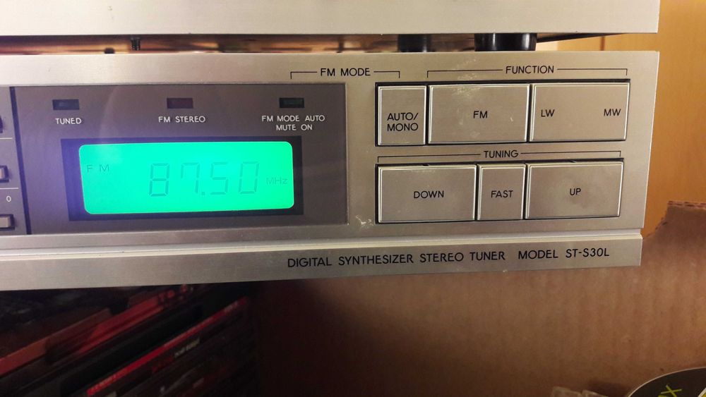 Toshiba ST-S30L vintage tuner