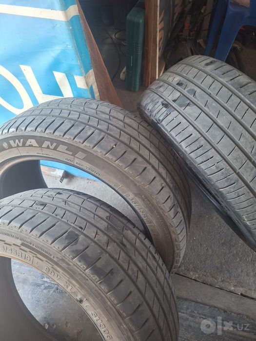 Продаю 3 штуки Шины 235/45/19