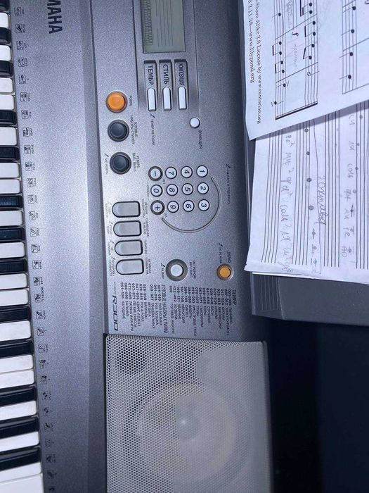 Синтезатор Yamaha PSR R300