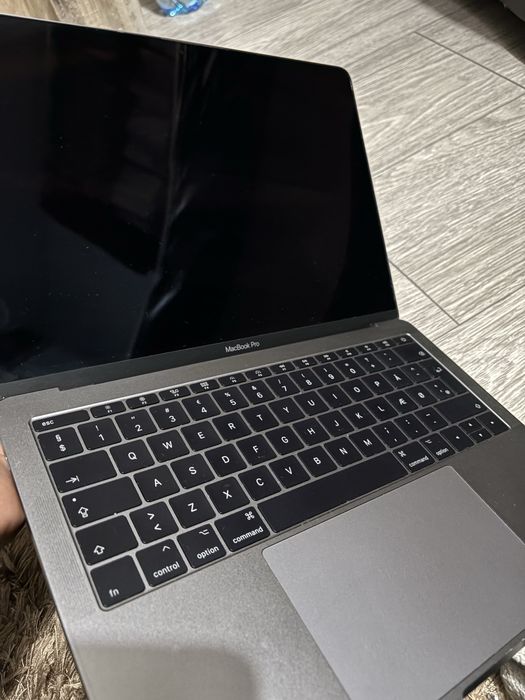 Macbook PRO 2018 DEFECT 8gb RAM 128ssd