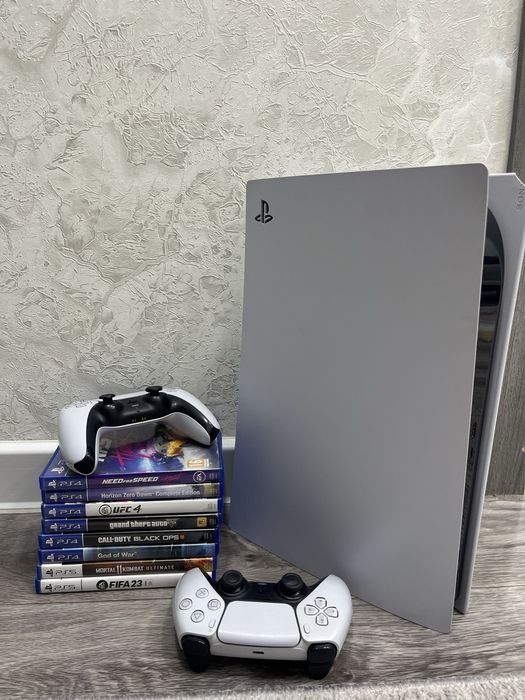 PlayStation 5 + 2 джойстика + 7 игр