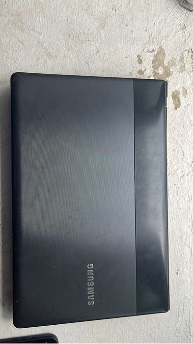 Ноутбук Sumsung.