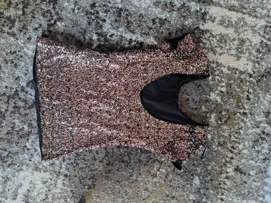 черна блуза със златисти пайети