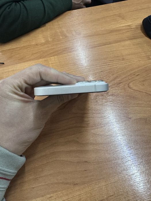 Iphone 14+ ideal holatda