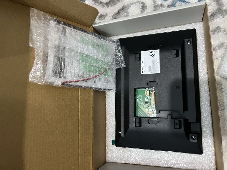 Продам видедомофон Hikvision