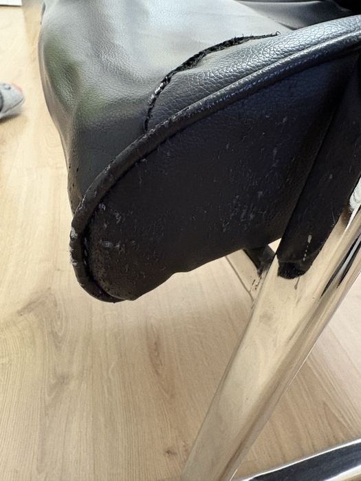 Кресло крепкое .