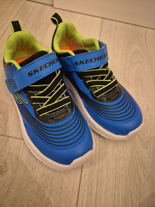 Adidasi skechers, mărimea 26