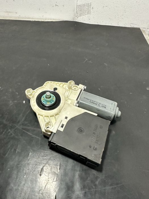 Motoras macara geam dreapta fata Volkswagen Vw Passat B6 1K0959792H