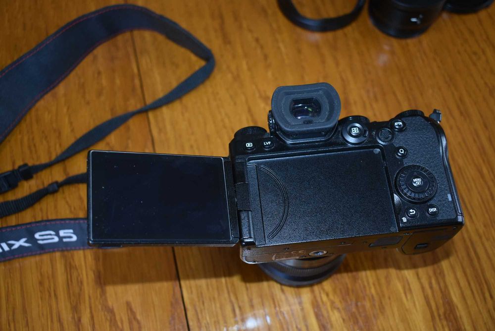 Panasonic Lumix S5 + Lumix S 20-60mm + Lumix S 50mm f/1.8 – Пълен комплект, отлично състояние
