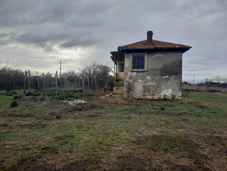 Къща в с. Гълъбинци ,Област Ямбол,двор 3000m2,ФЕЦ до 300kwp