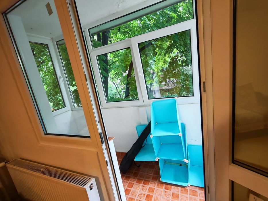 Vînd apartament decomandat zona Lujerului decomandat