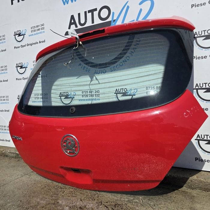Haion rosu cu luneta Opel Corsa D