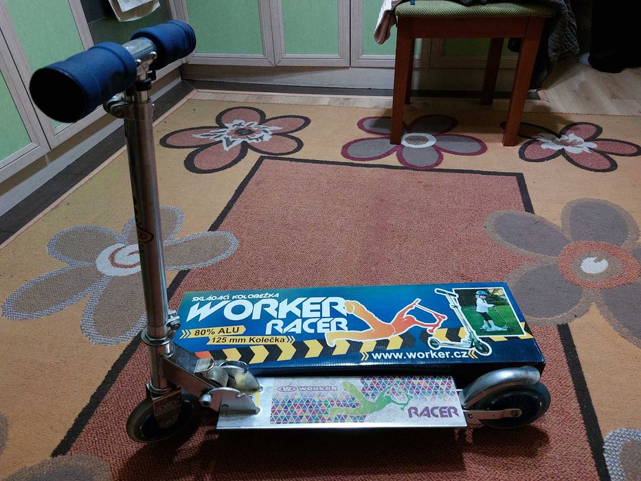 Продавам детски бричове ръкавици и протектор за езда,Тротинетки.